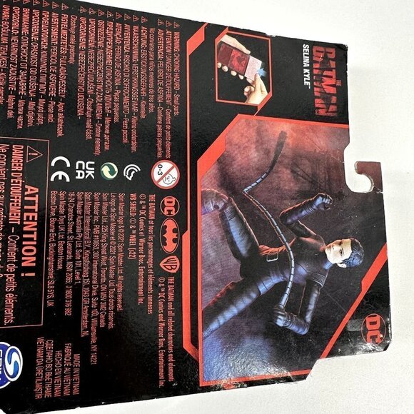 DC The Batman Movie Selina Kyle 4" Action Figure with 3 Accessories - Picture 5 of 9